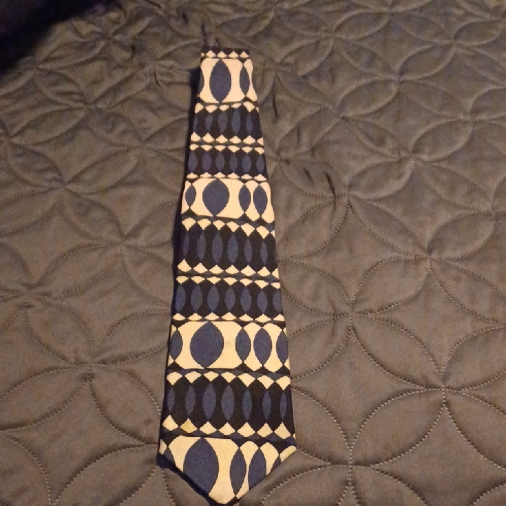 Geometric Patterned Blue and Cream Tie